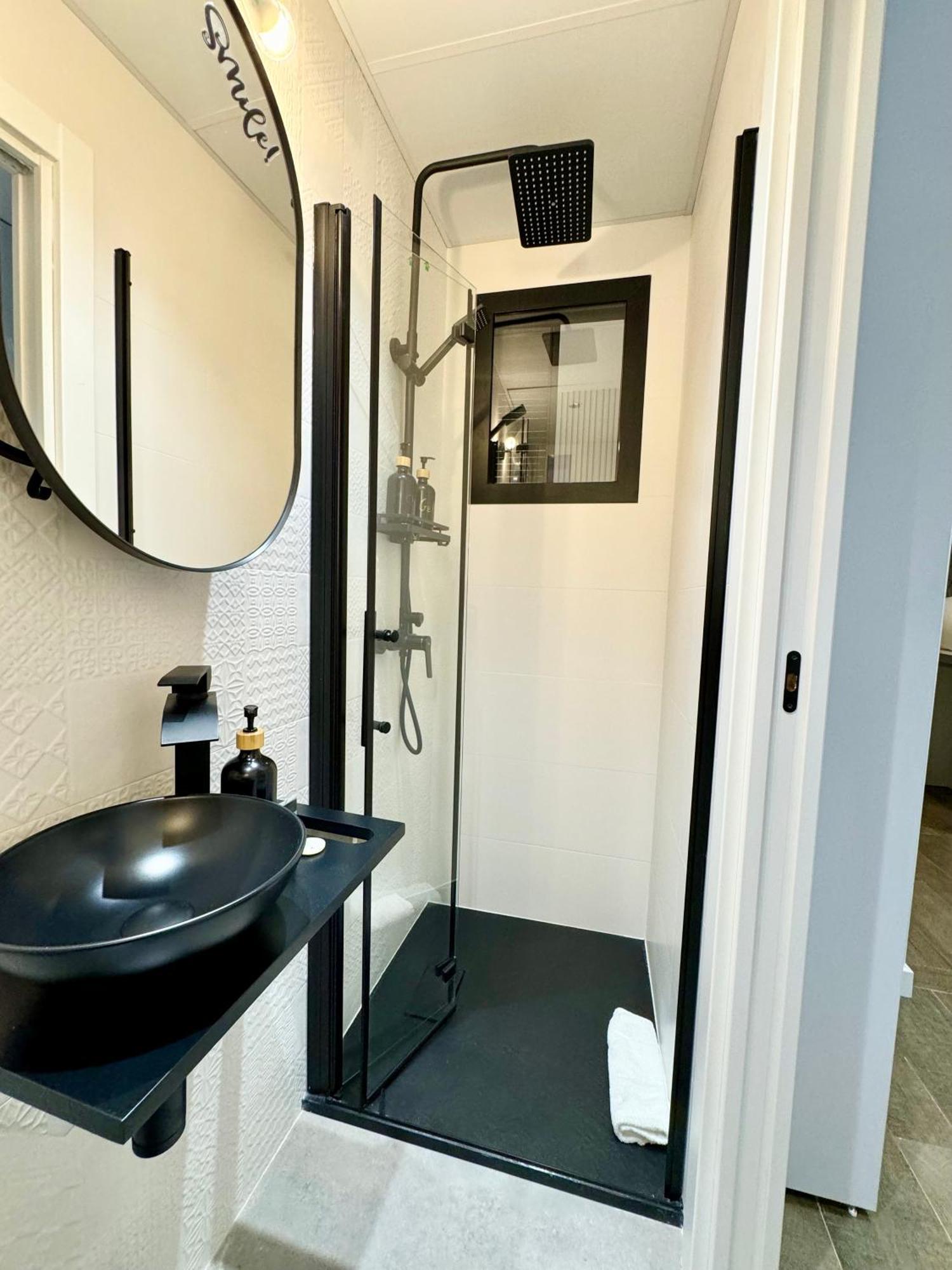Luxury Flat City Center Full Equipe Non Touristic Madryt Zewnętrze zdjęcie